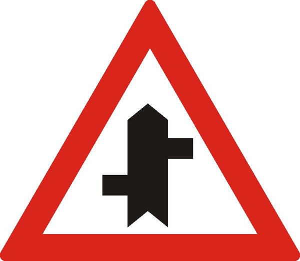 Indicator rutier Intersecții cu drumuri fără prioritate, decalate
