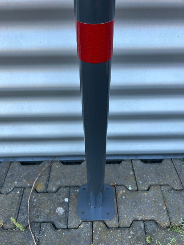 Stalp ornamental din fier cu talpă