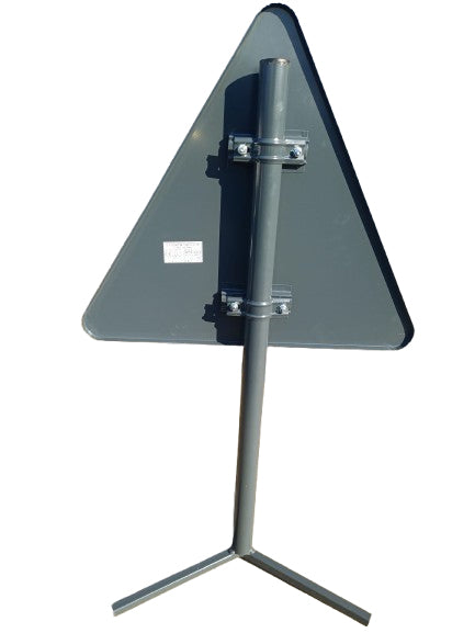 stalp-metalic-cu-trepied-indicatoare-rutiere